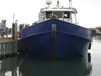 Naftas / Ķīmisko vielu tankkuģis pārdod