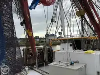 Trallers pārdod