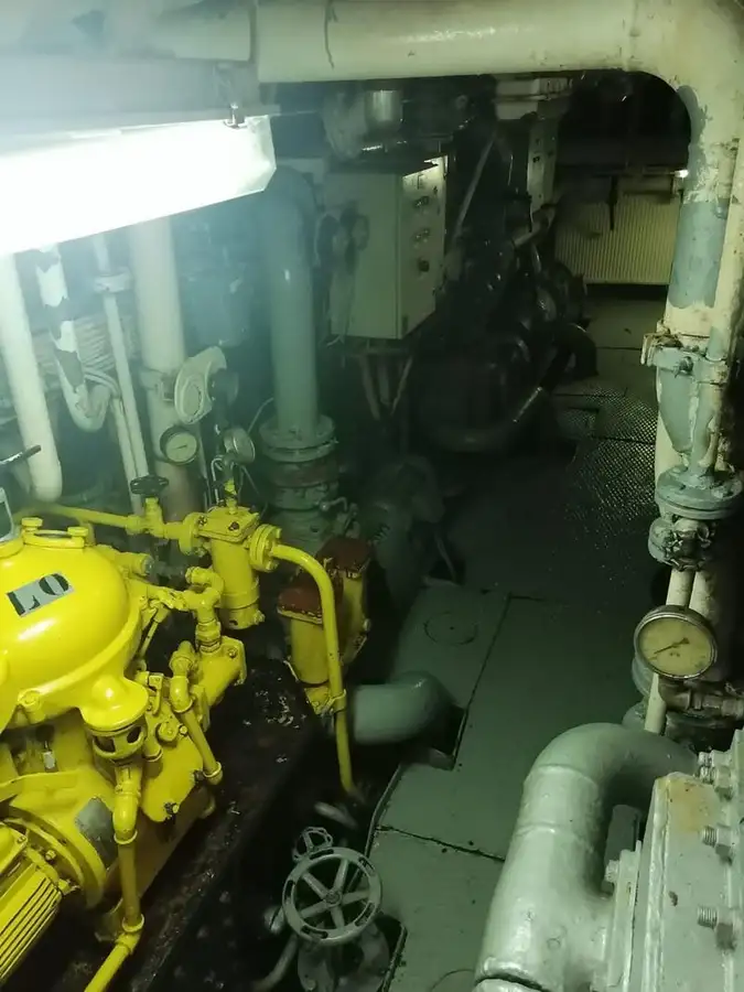 Naftas / Ķīmisko vielu tankkuģis pārdod