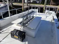Trallers pārdod