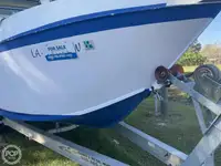 Trallers pārdod
