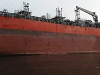 Naftas / Ķīmisko vielu tankkuģis pārdod