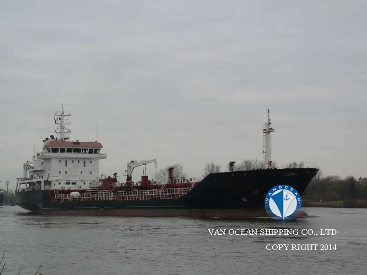 Naftas / Ķīmisko vielu tankkuģis pārdod