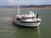 Garā līnija zvejas kuģis pārdod