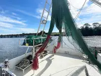 Trallers pārdod
