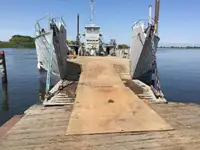 Desanta kuģis, tankkuģis pārdod