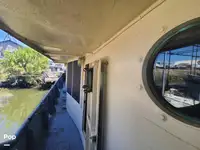 Trallers pārdod