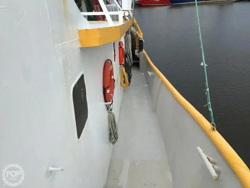 Trallers pārdod