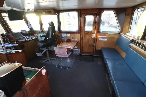 Trallers pārdod