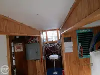 Trallers pārdod