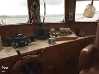 Trallers pārdod