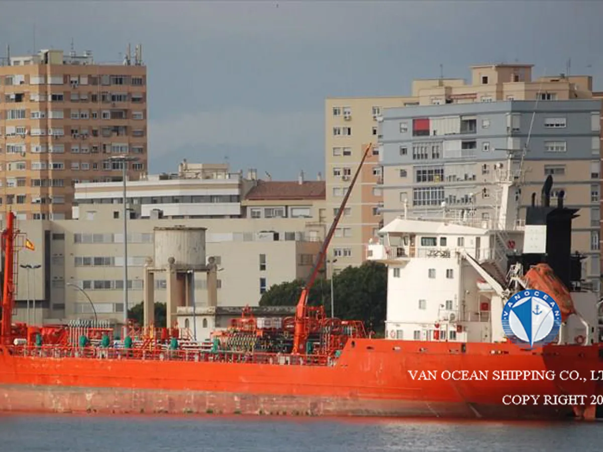 Naftas / Ķīmisko vielu tankkuģis pārdod