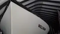 Trallers pārdod