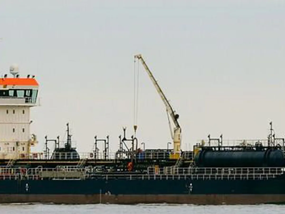 Naftas / Ķīmisko vielu tankkuģis pārdod