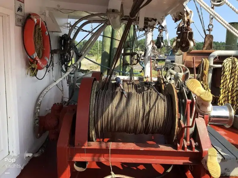 Trallers pārdod