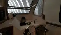 Trallers pārdod