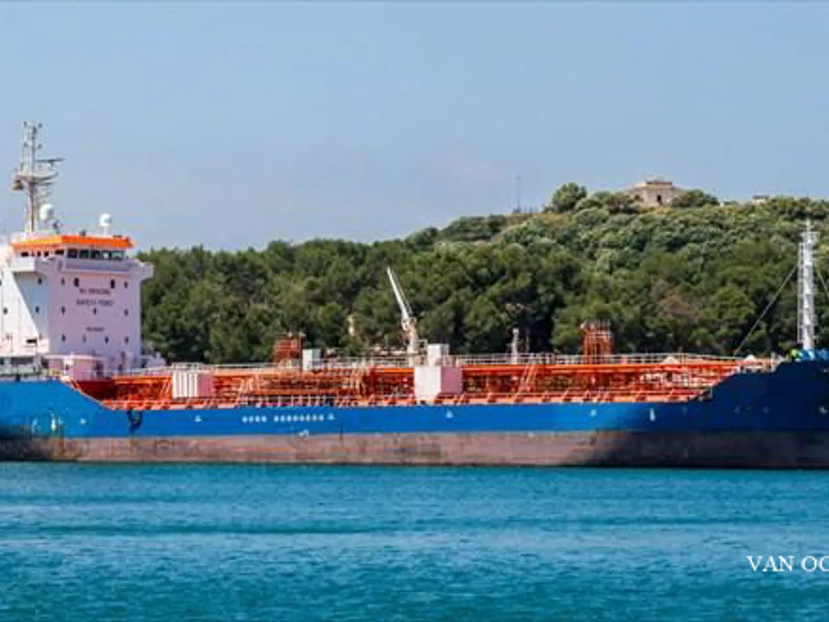 Naftas / Ķīmisko vielu tankkuģis pārdod