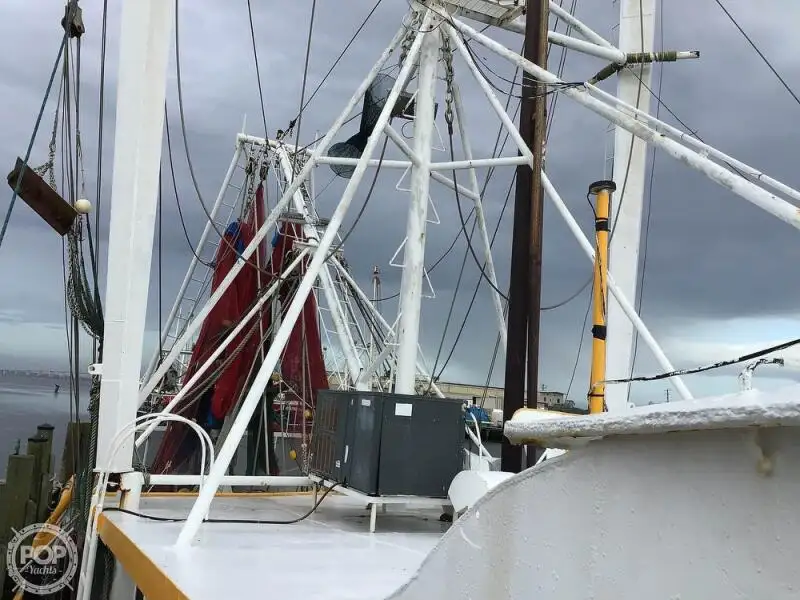 Trallers pārdod