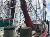 Trallers pārdod