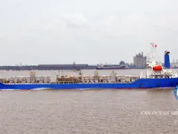 Naftas / Ķīmisko vielu tankkuģis pārdod