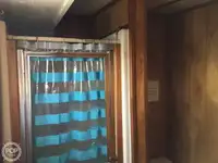 Trallers pārdod