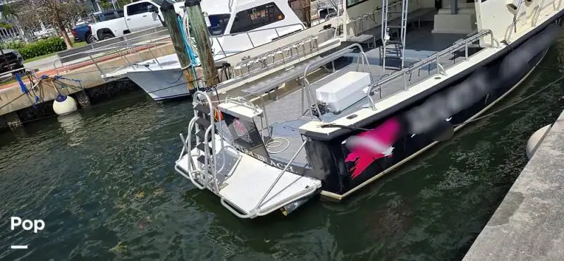 Niršanas atbalsta kuģis pārdod