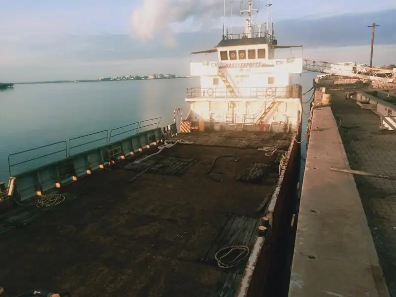 Desanta kuģis, tankkuģis pārdod