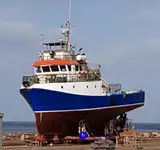 Kuģis zvejas ar purvētāja tīkliem pārdod