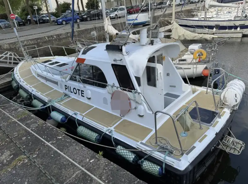 Pilotkuģis pārdod