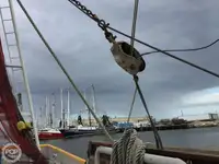 Trallers pārdod