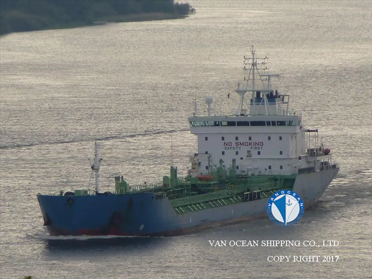 Naftas / Ķīmisko vielu tankkuģis pārdod
