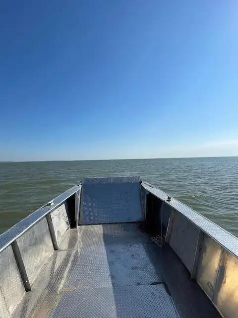 Desanta kuģis, tankkuģis pārdod