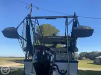 Trallers pārdod
