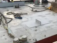 Pontons pārdod