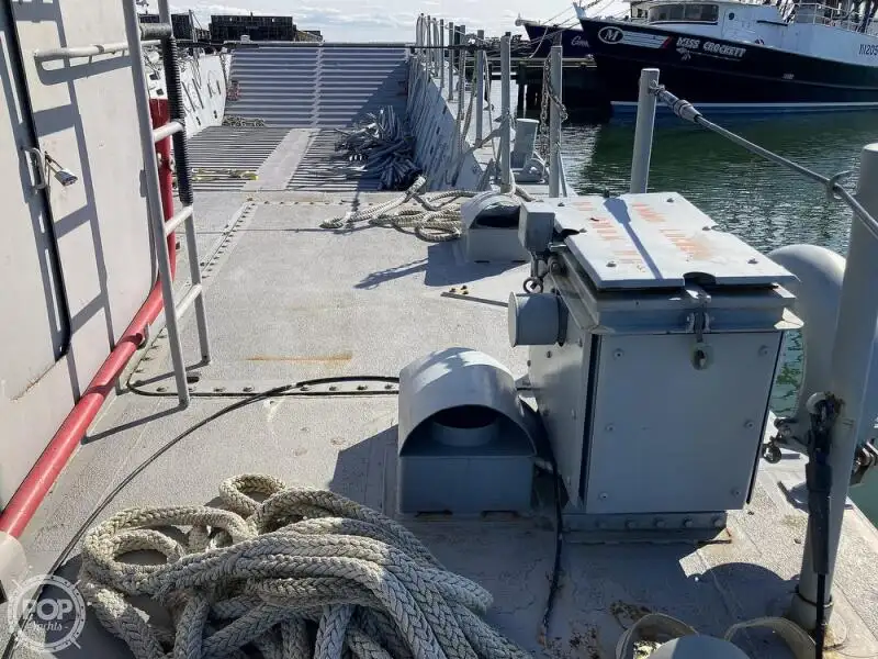 Desanta kuģis, tankkuģis pārdod