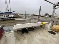 Niršanas atbalsta kuģis pārdod