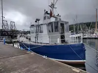 Pilotkuģis pārdod