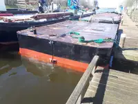 Pontons pārdošanā
