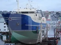 Trallers pārdod