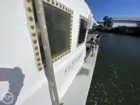 Trallers pārdod