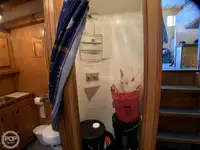 Garā līnija zvejas kuģis pārdod