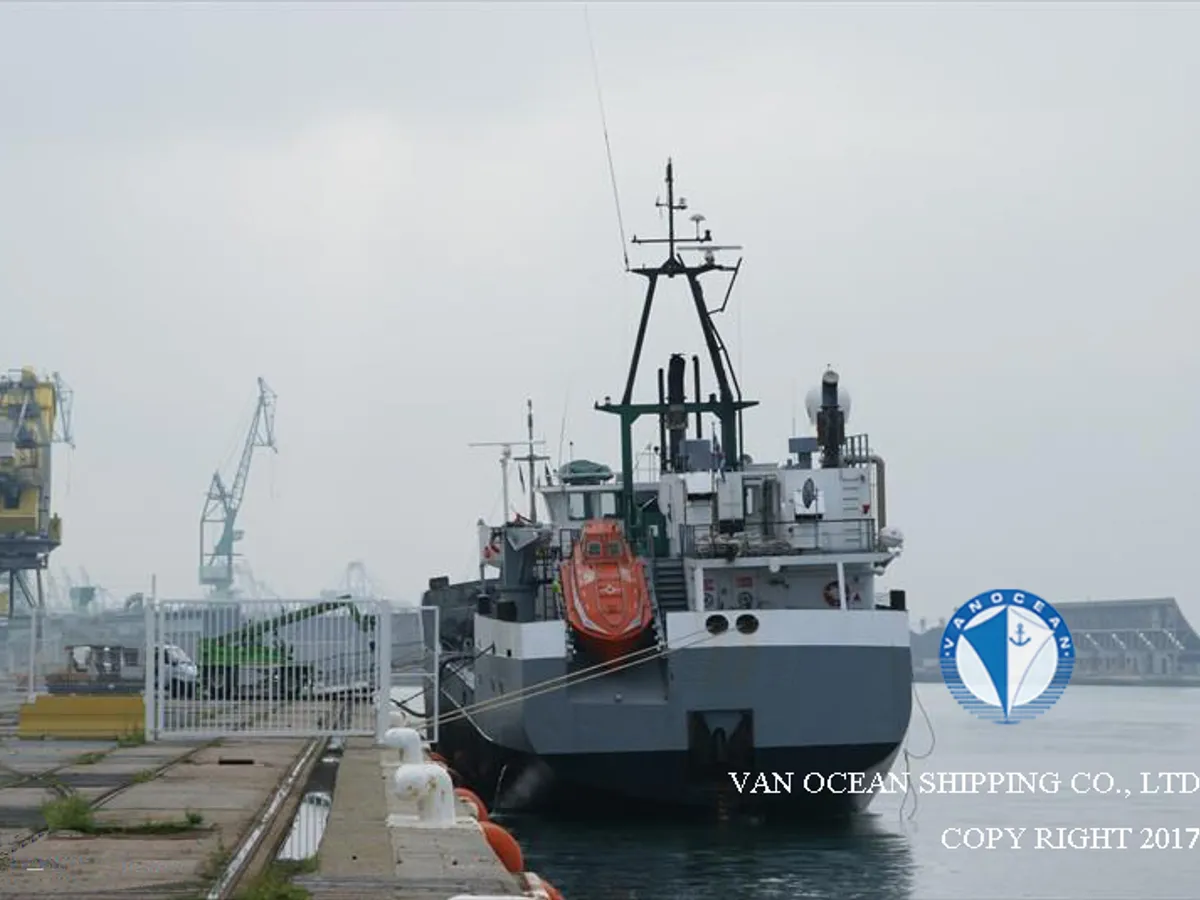 Naftas / Ķīmisko vielu tankkuģis pārdod