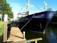 Trallers pārdod