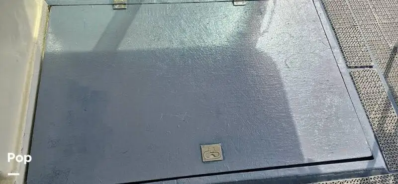 Niršanas atbalsta kuģis pārdod