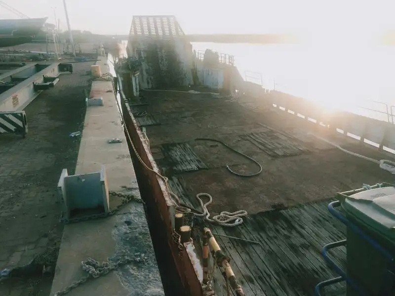 Desanta kuģis, tankkuģis pārdod