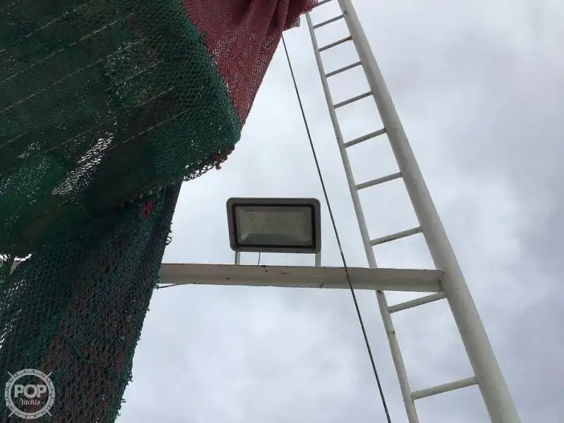 Trallers pārdod