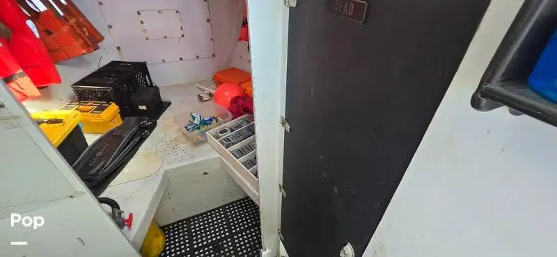 Niršanas atbalsta kuģis pārdod