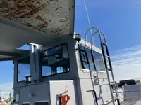 Desanta kuģis, tankkuģis pārdod