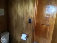 Trallers pārdod