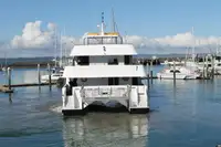 Katamarāns pārdod